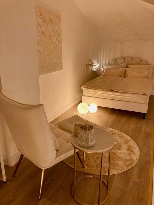 Amalfi Home - Stylish Apartment With Terrace Schönefeld Екстериор снимка
