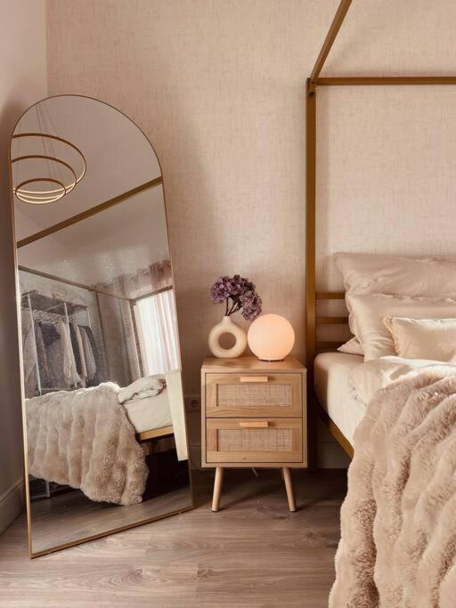Amalfi Home - Stylish Apartment With Terrace Schönefeld Екстериор снимка