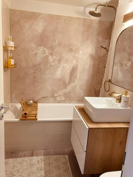 Amalfi Home - Stylish Apartment With Terrace Schönefeld Екстериор снимка