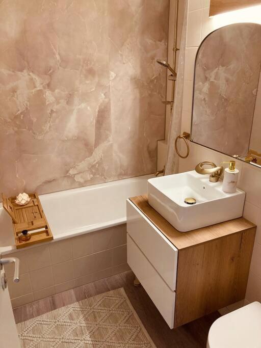Amalfi Home - Stylish Apartment With Terrace Schönefeld Екстериор снимка